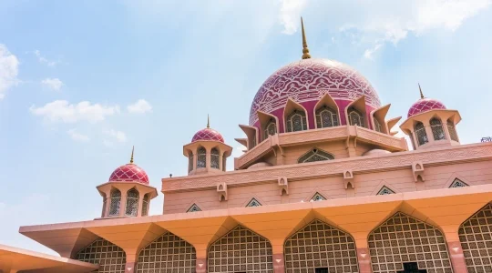 ピンクモスク（プトラモスク）